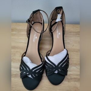 NWT Black wedge sandals